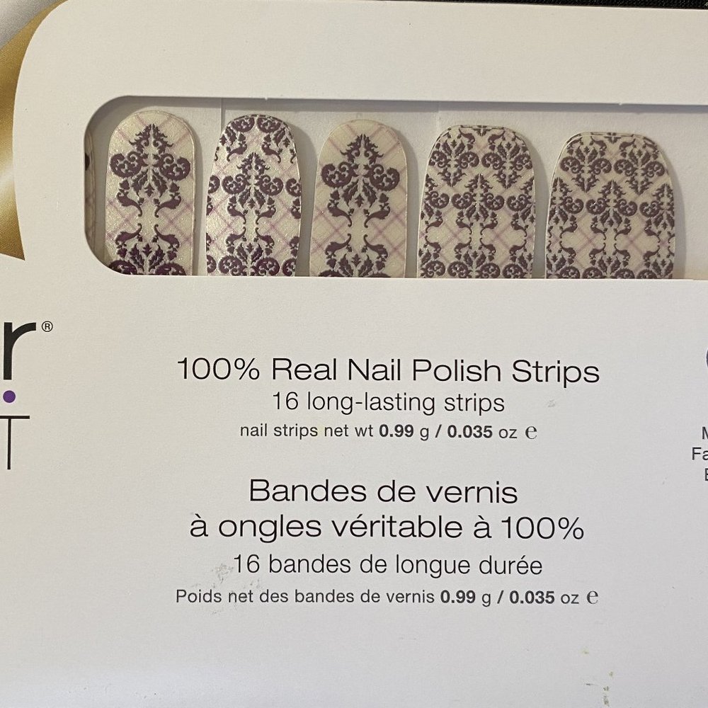 Color Street Nail Strips ~ Kiss & Toile